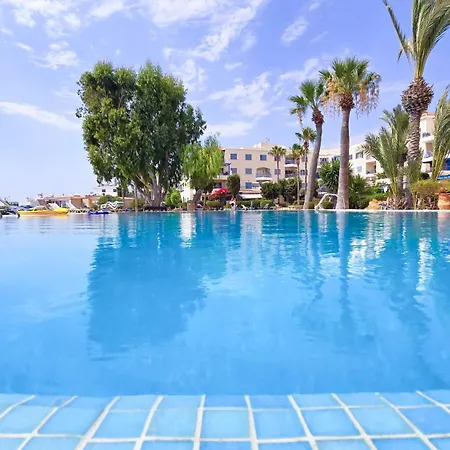 Css Cute Superior King's Palace Apartament Pafos